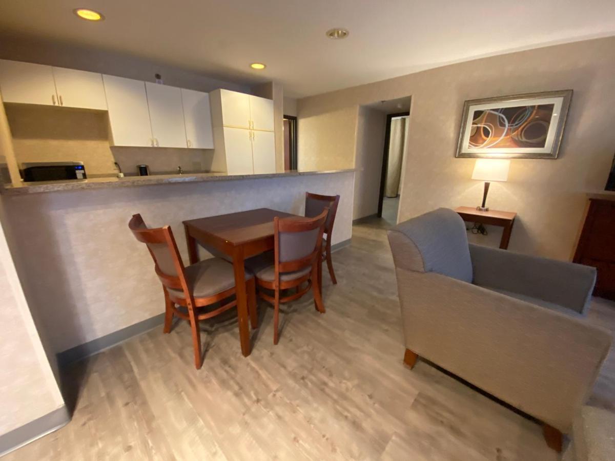 Hotel Wyndham Garden Grand Rapids Airport Zewnętrze zdjęcie