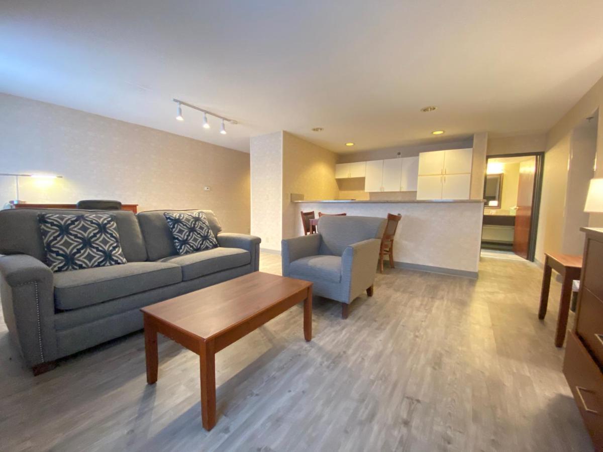 Hotel Wyndham Garden Grand Rapids Airport Zewnętrze zdjęcie
